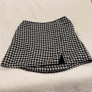 Old Navy Black and White Houndstooth Pencil Skirt